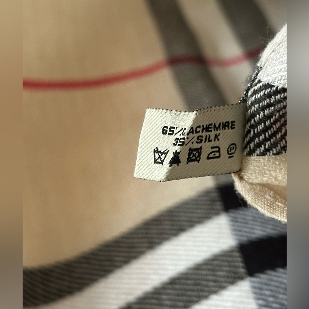 BURBERRY London Large Cashmere & Silk Heritage Check Scarf - Picture 10 of 12